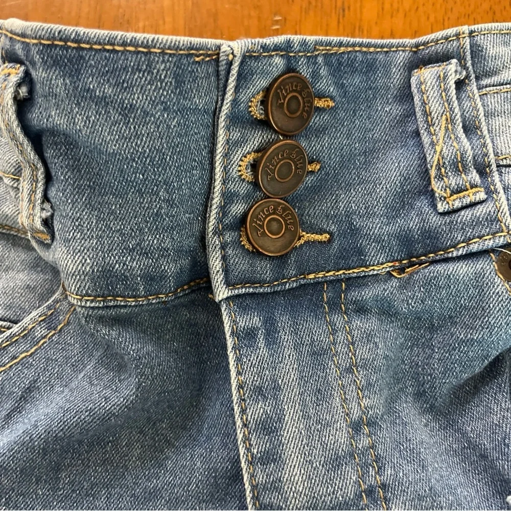 Vince‎ Blue New York women Distressed Denim Short Size 7
